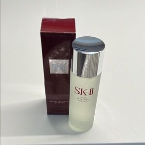 Facial Treatment Essence - Silver and White